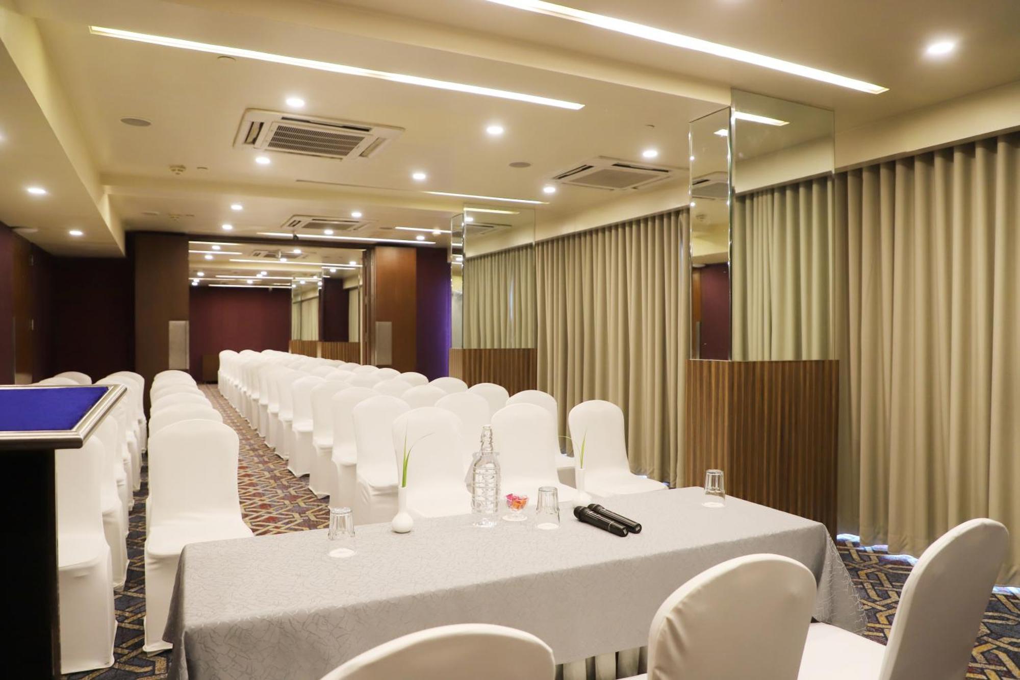 Marasa Sarovar Portico -Rajkot Eksteriør billede